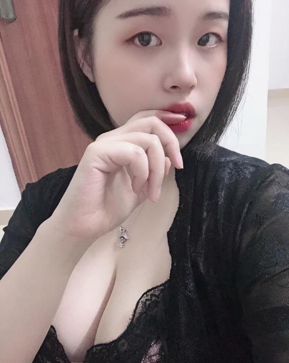 妹子樱桃淡水大奶jS单干下海，技术一级棒，车头灯大